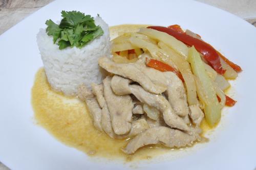 Jak uvařit kuřecí nudličky s paprikami a kedlubnou? Snadné recept, připravený za Do 30 minut